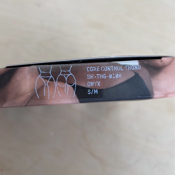 SKIMS CORE CONTROL THONG ONYX - Picture 3 of 4